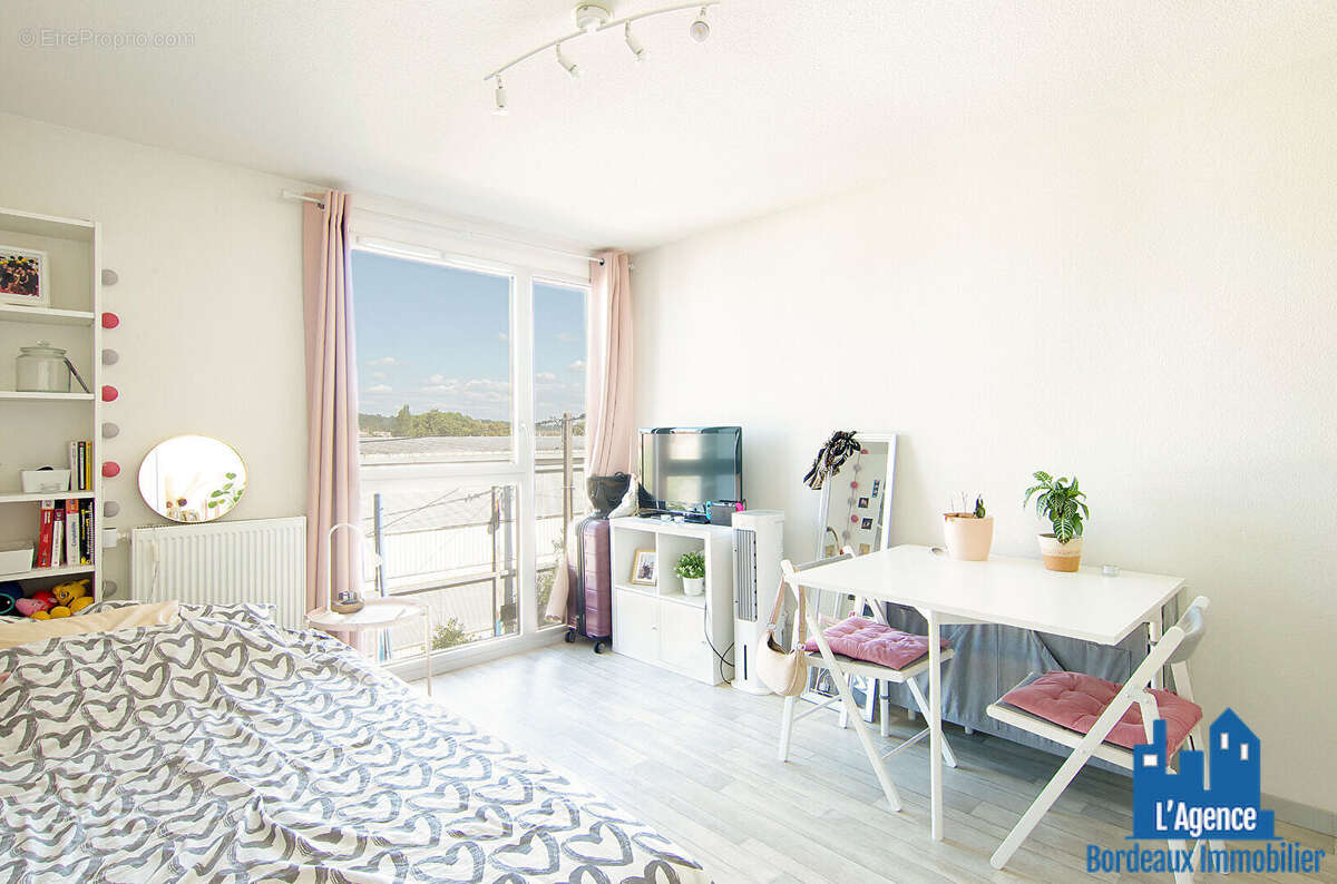 Exclusivité !!! bordeaux - bastide-benauge - appartement type 1 de 24 m² + place de parking sous-sol. michaël vigier  o6 7o 29 9 - photo 2