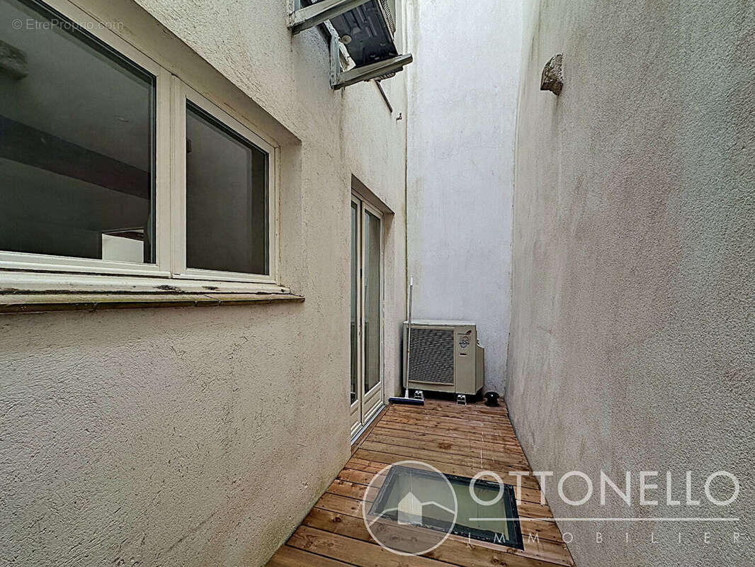 Appartement à ROQUEBRUNE-SUR-ARGENS