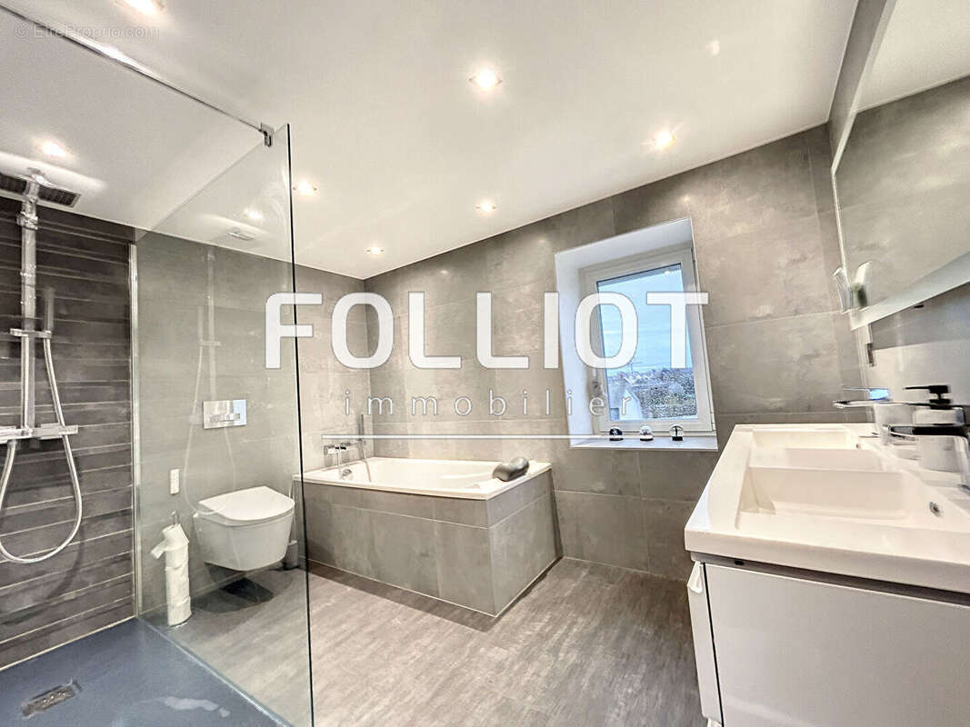 Maison à DONVILLE-LES-BAINS