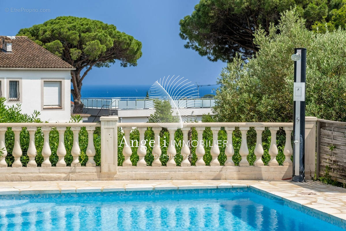 Appartement à ROQUEBRUNE-SUR-ARGENS