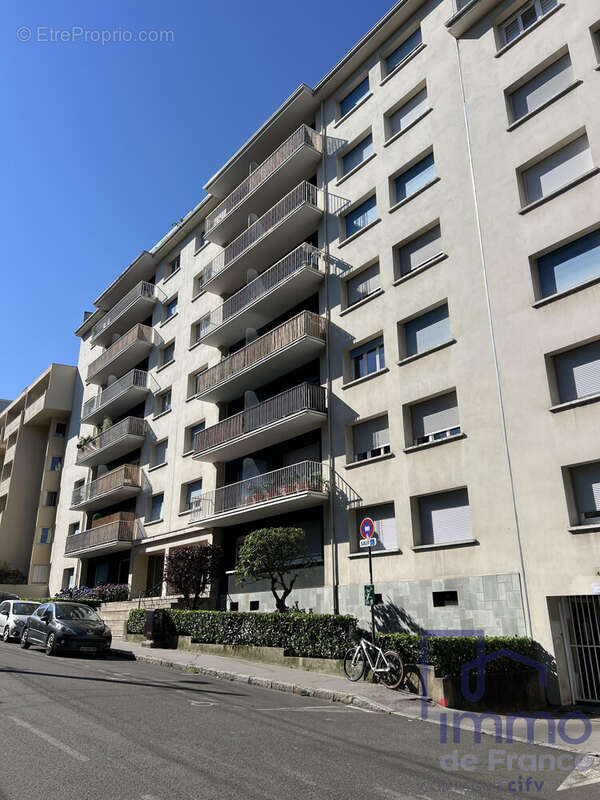 Appartement 71 m² à Saint-Etienne  - photo 4