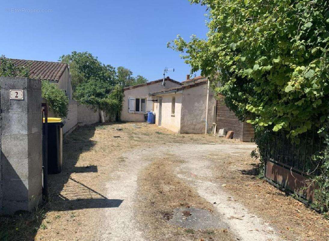 Maison 114 m² à Ruffec  - photo 2