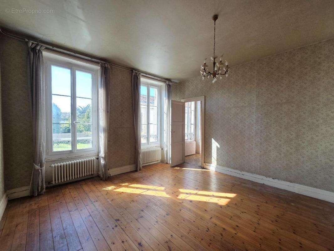 Maison à SAINT-JEAN-D&#039;ANGELY