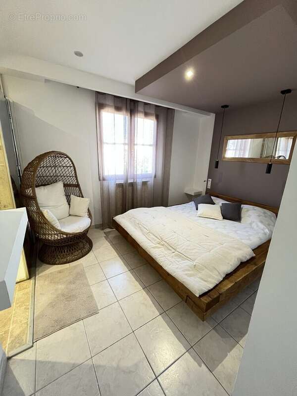 Maison à VIC-LA-GARDIOLE