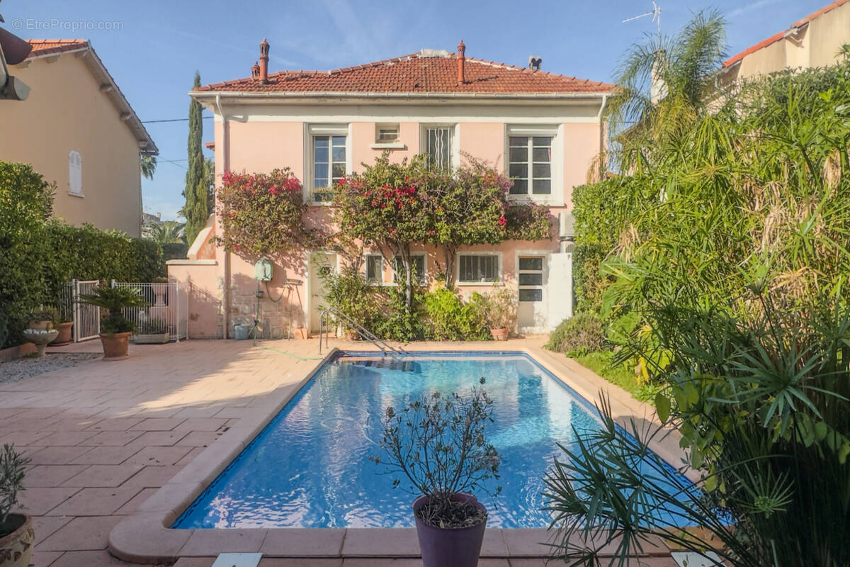 Maison à réinventer avec piscine et potentiel d?agrandissement Marseille 13009 ? Mazargues / Rolland Garros ? - Maison à MARSEILLE-9E