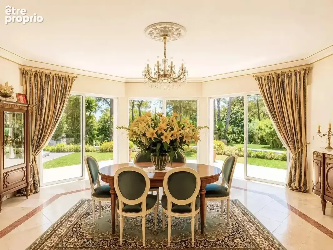 A vendre à  Mougins belle Propriété de 430 m² sur un Terrain de 5 500 m2 - photo 10