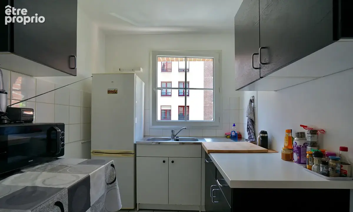 VIEUX LILLE - Charmant appartement avec balcon, parking et cave - photo 3