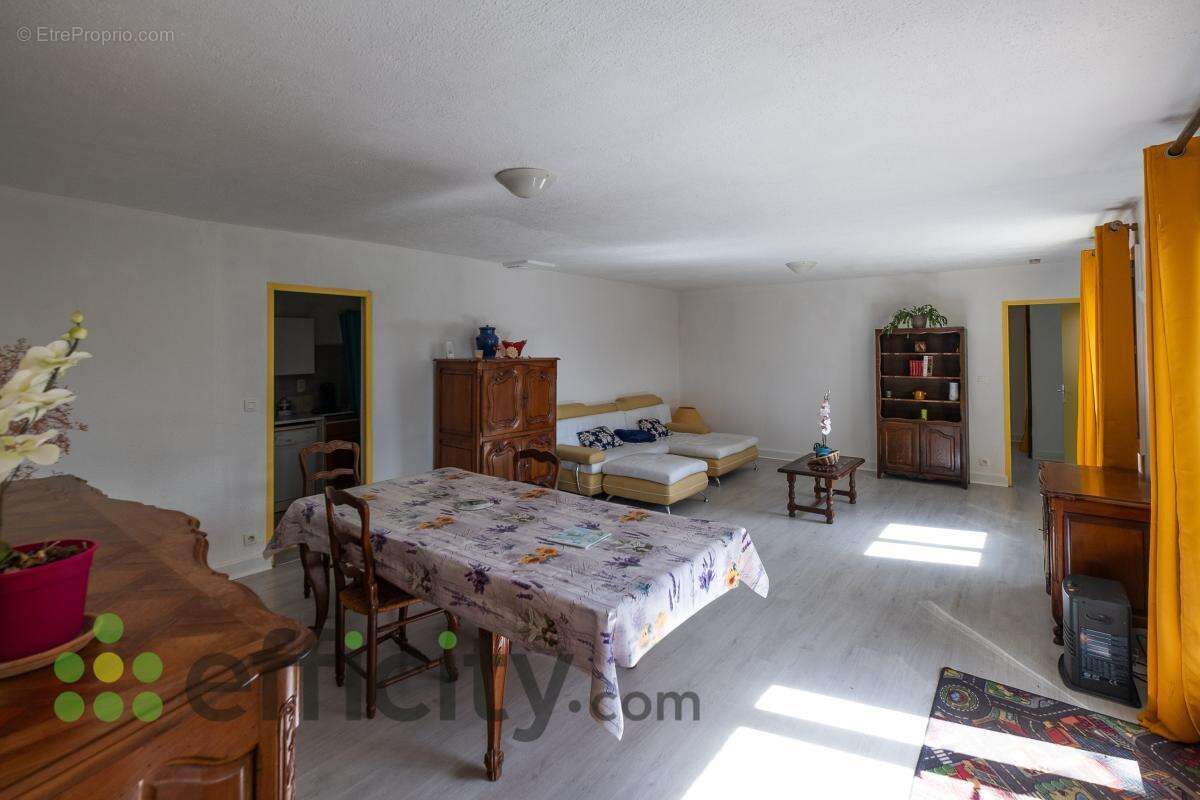 Maison à NOTRE-DAME-DE-SANILHAC