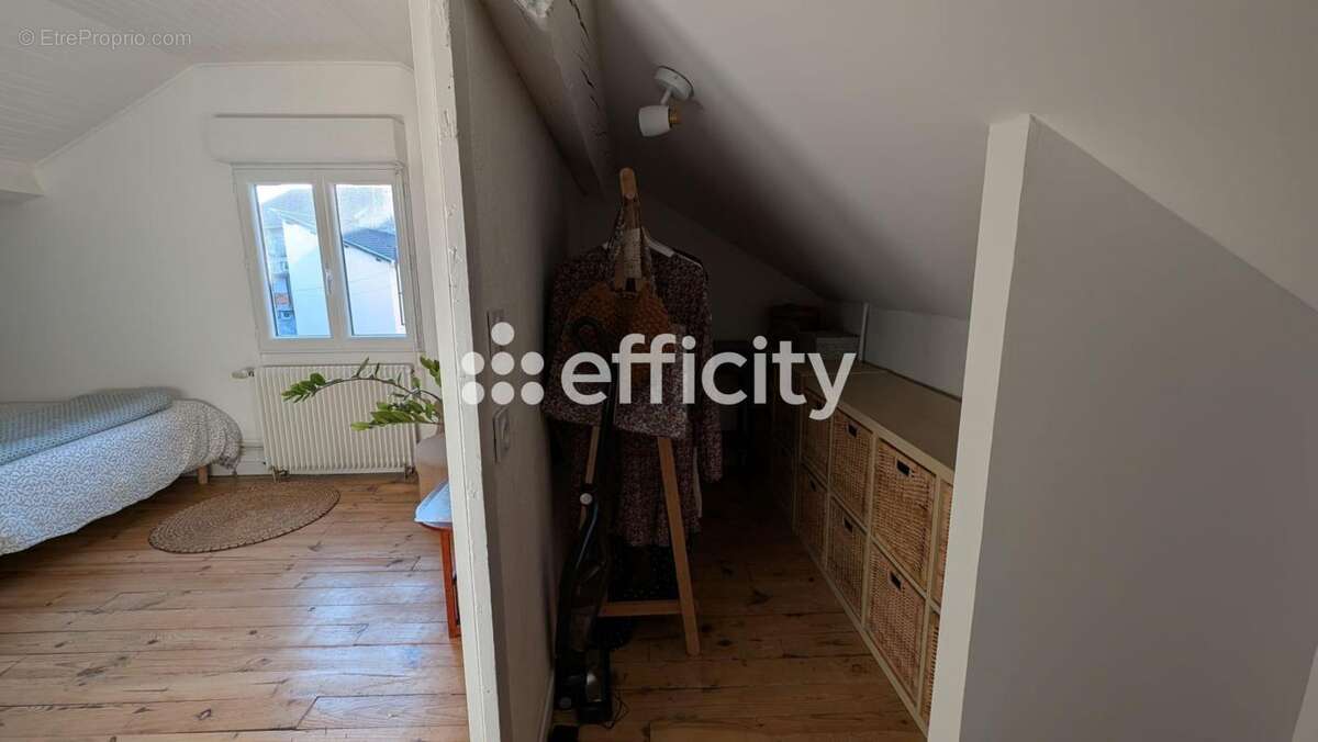 Maison à LA MONNERIE-LE-MONTEL