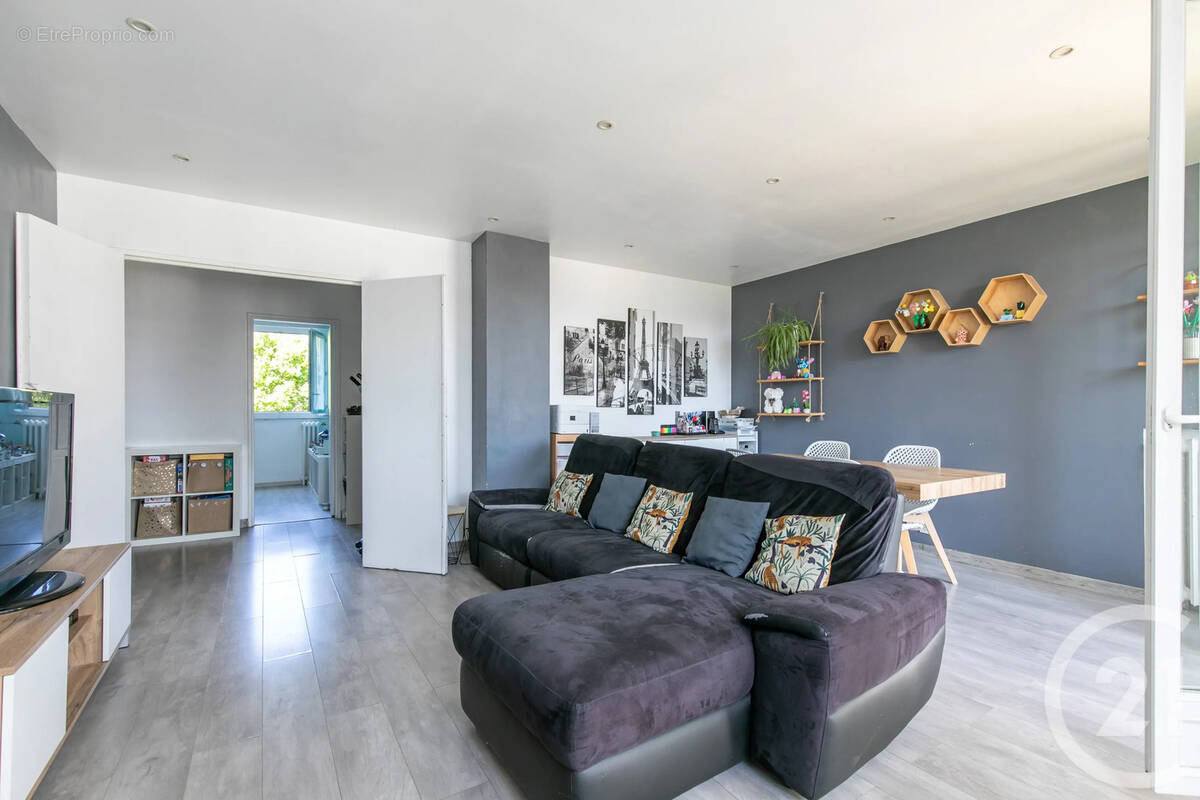 Appartement à SAINT-MAUR-DES-FOSSES