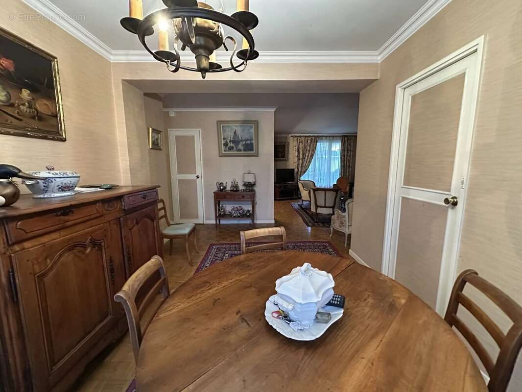 Maison à LE MESNIL-SAINT-DENIS