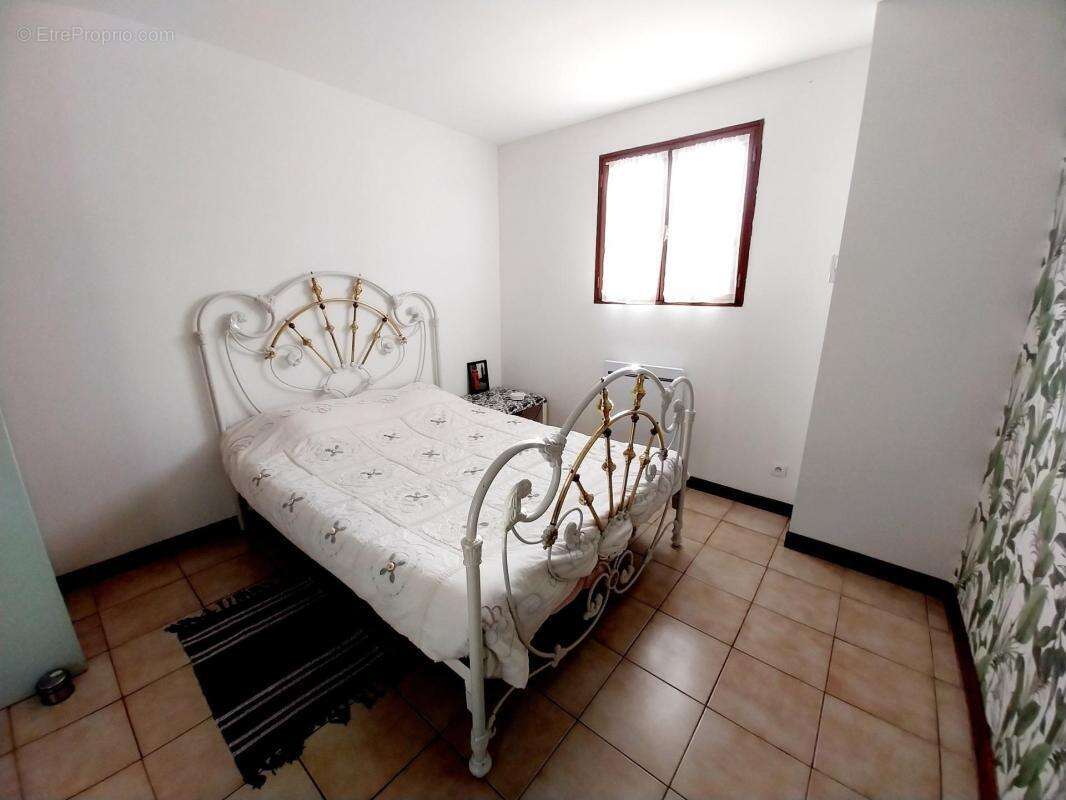 Maison à BUSSAC-FORET