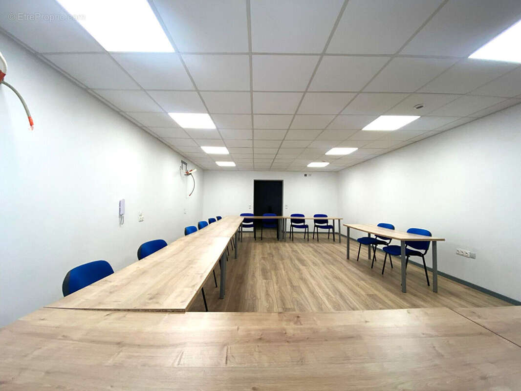 Commerce 175 m² à Pau  - photo 2