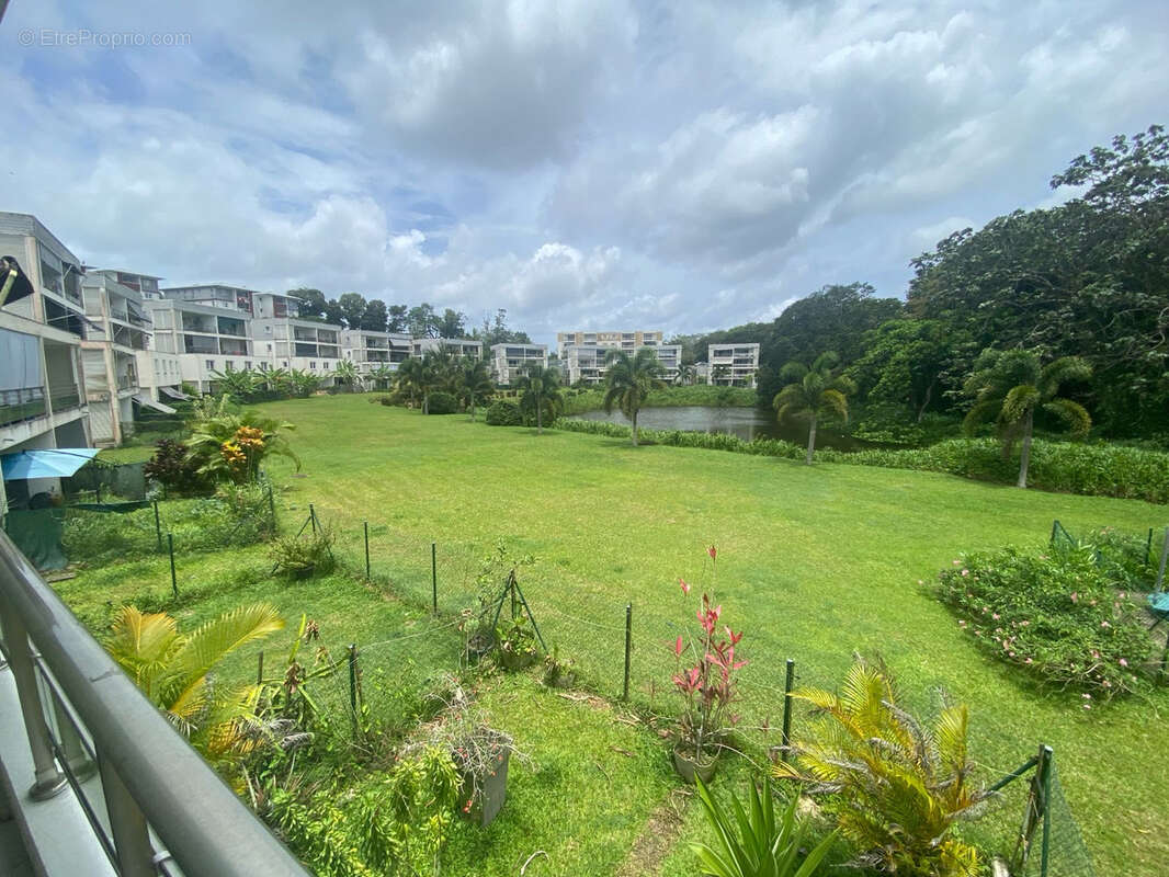 Beau T3 de 72 m2 avec terrasse, verdure et vue étang Prix : 197 000 € - photo 2