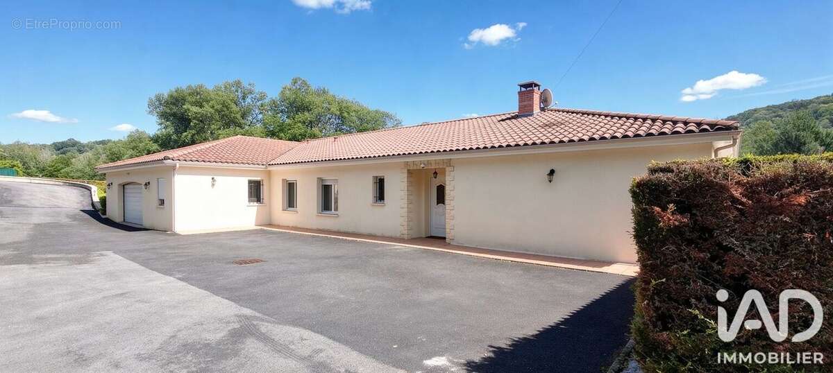 Photo 2 - Maison à LISSAC-ET-MOURET