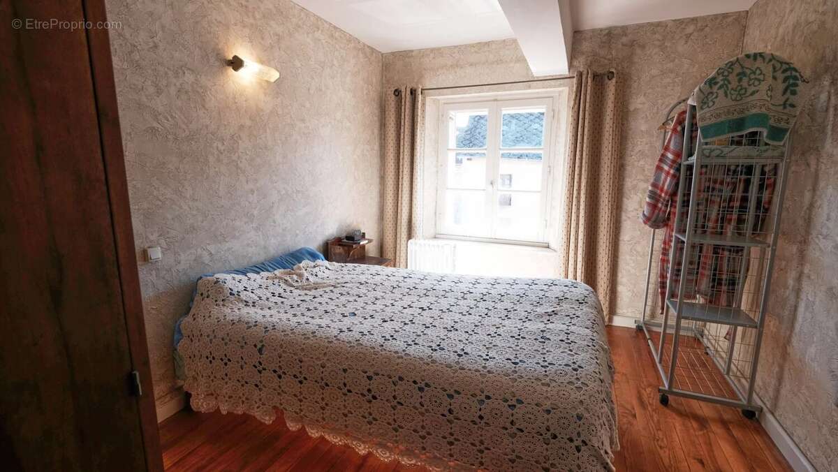 Maison à ROUSSILLON-EN-MORVAN