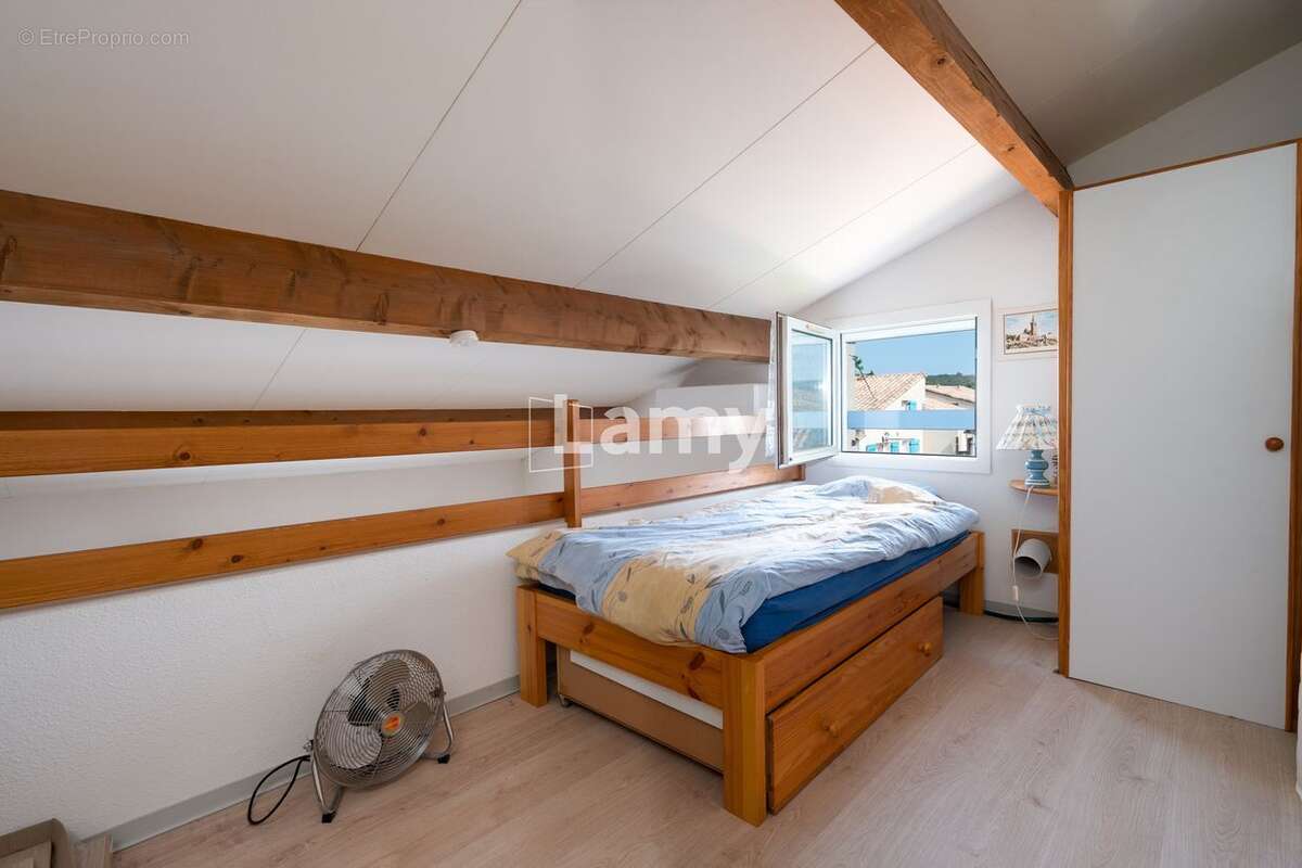 Maison à VIC-LA-GARDIOLE