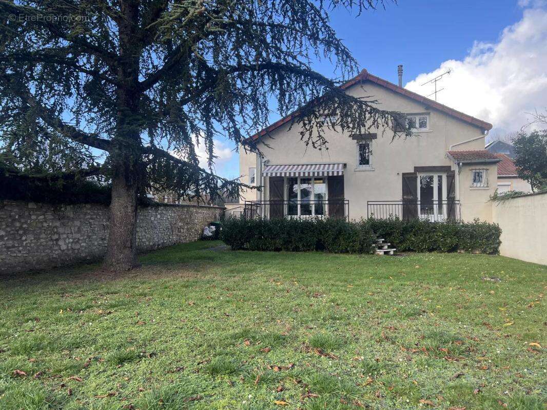 Maison à SAINT-MAUR-DES-FOSSES