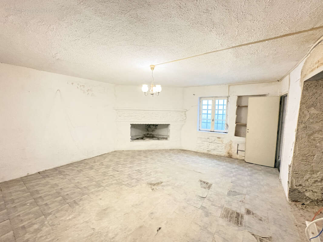 Maison à LA CALMETTE