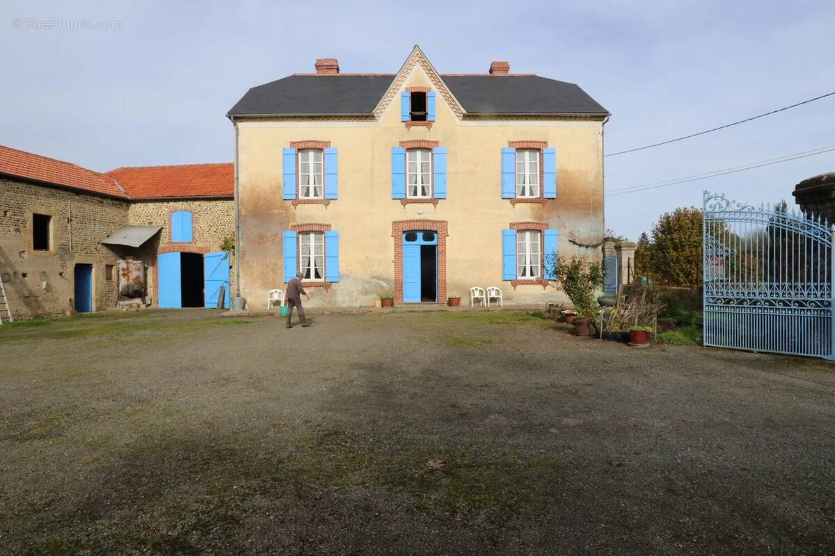 Maison à CASTELNAU-RIVIERE-BASSE