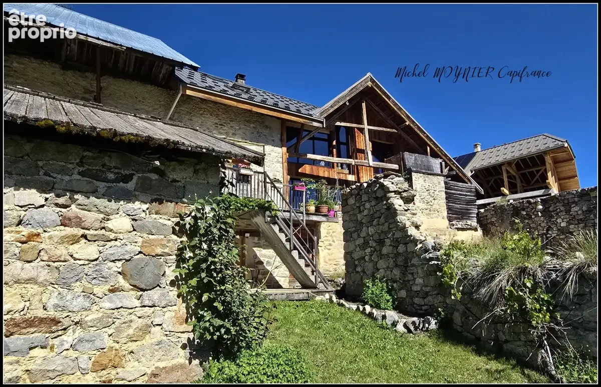 Aux Seyes, commune de Champcella, grande maison de montagne rénovée pour résidence principale, gîte ou chambres d’hôtes - photo 3