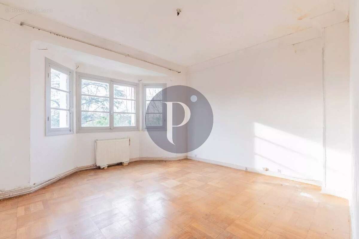 Maison à VERRIERES-LE-BUISSON