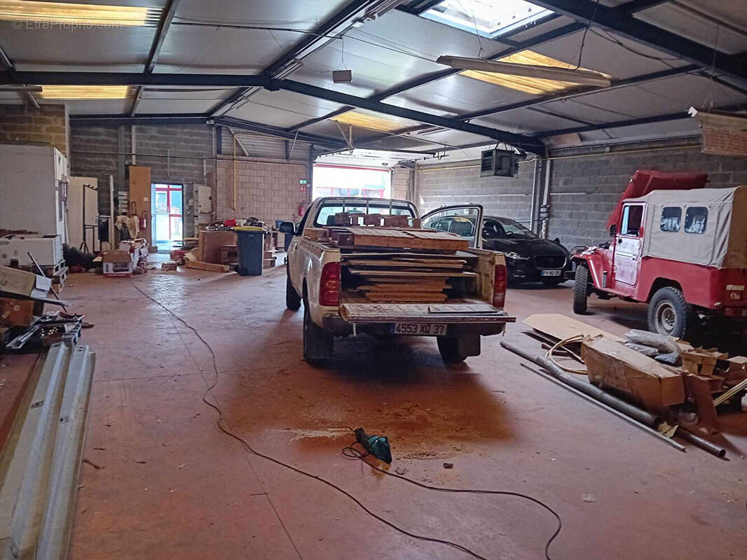 Commerce à PARCAY-MESLAY