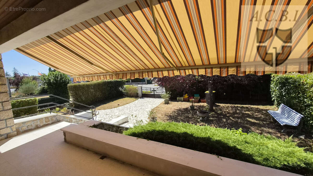 Pavillon sur sous-sol total   95 m2 habitables   Quartier calme de Vendôme - photo 16