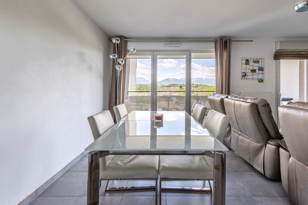 Appartement à POISY