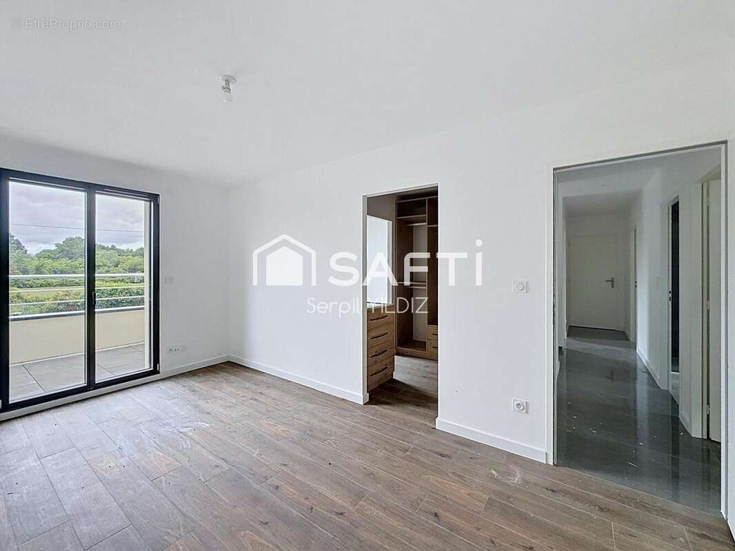 Maison 174 m² à La Ville-Aux-Dames  - photo 6