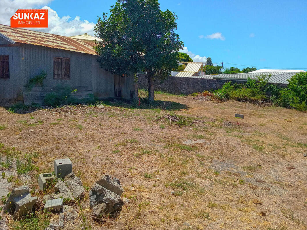 Terrain à SAINT-PIERRE