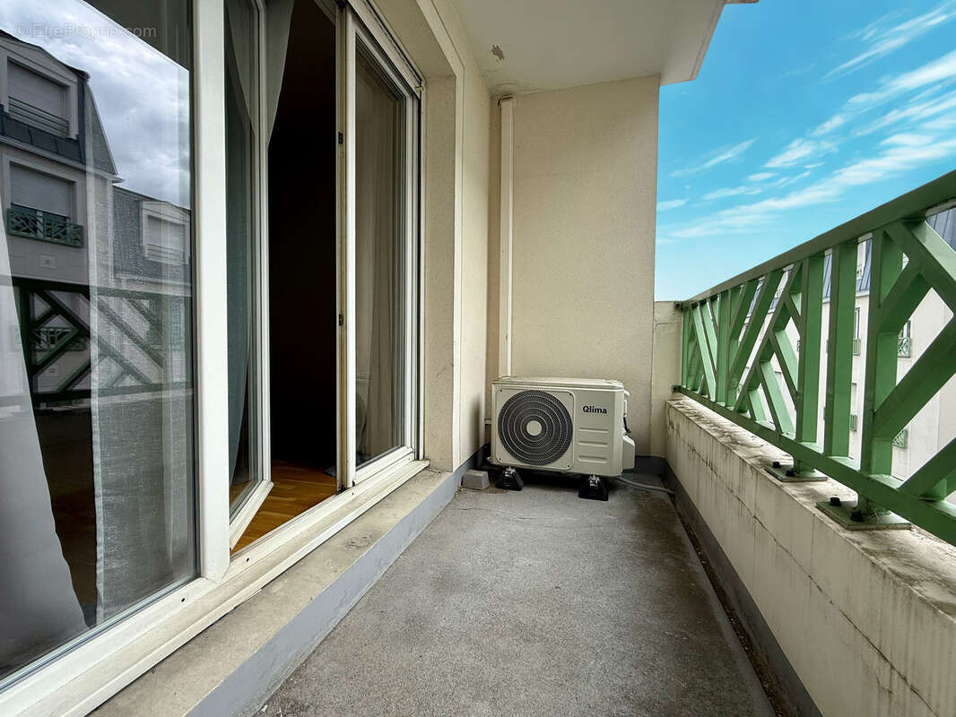 Appartement à LES PAVILLONS-SOUS-BOIS