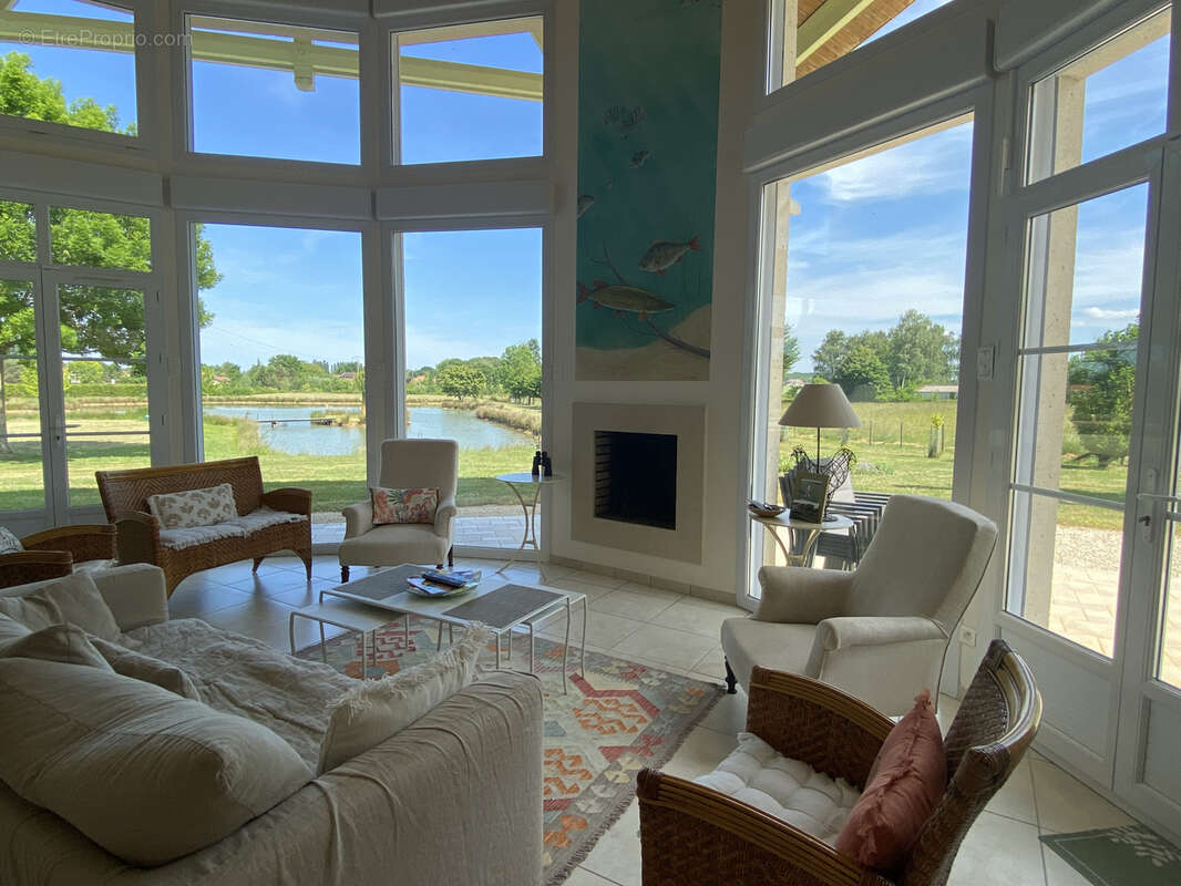 Maison à GIFFAUMONT-CHAMPAUBERT