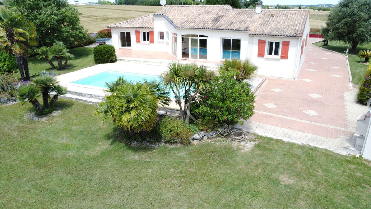 Maison Saintes 5 pièce(s) avec piscine et son appartement dédié - photo 4