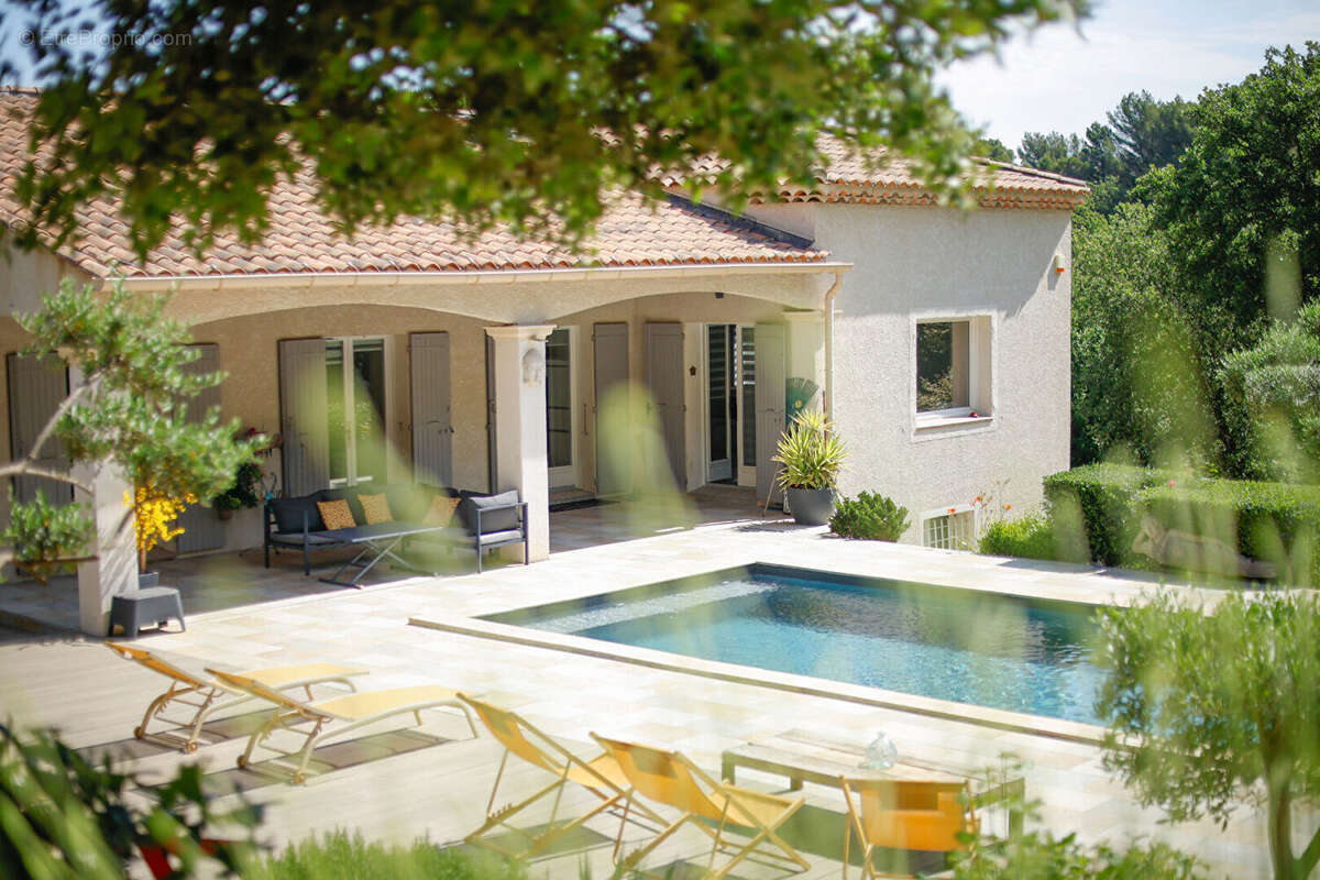 Photo 2 - Maison à SIMIANE-COLLONGUE