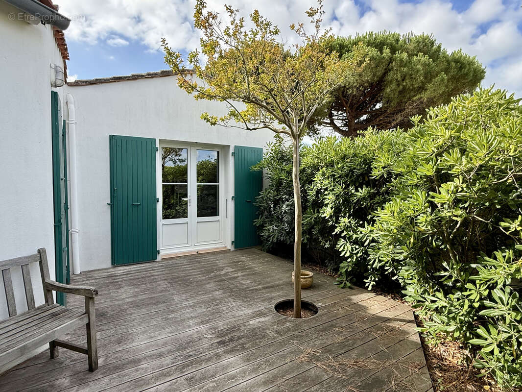 Maison plein cœur du village de Loix - photo 4