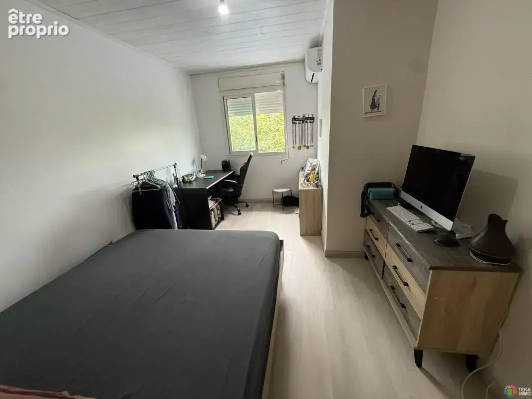 Saint-André centre – Maison familiale F5 de 181 m² utiles avec garage - photo 9