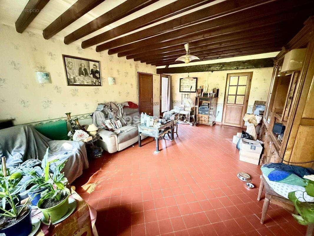 Bâtisse Ancienne avec 5 Chambres + Dépendances - photo 6