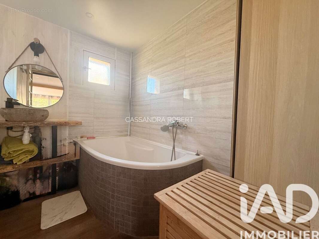 Photo 9 - Maison à LE CASTELLET