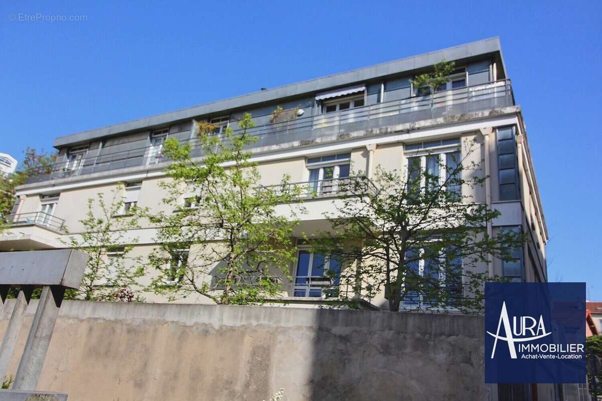 0_0002 - Appartement à LES LILAS