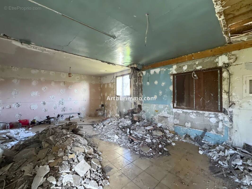 Maison à CHEVRY-COSSIGNY