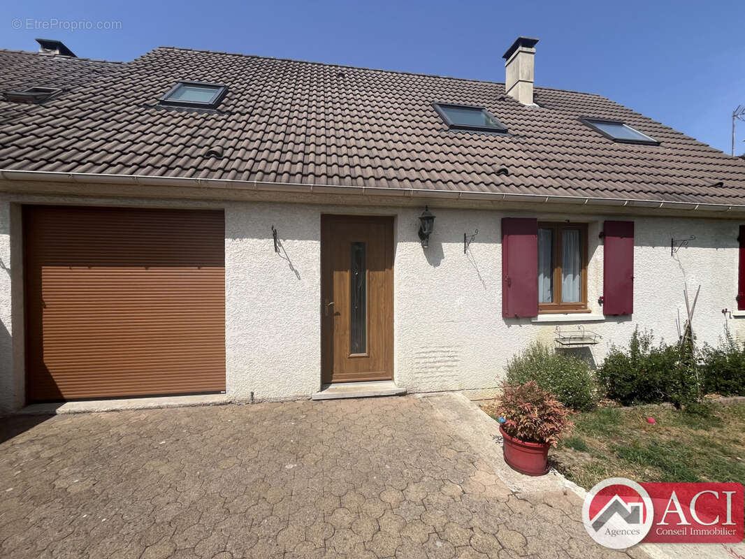 Maison à ESCHES