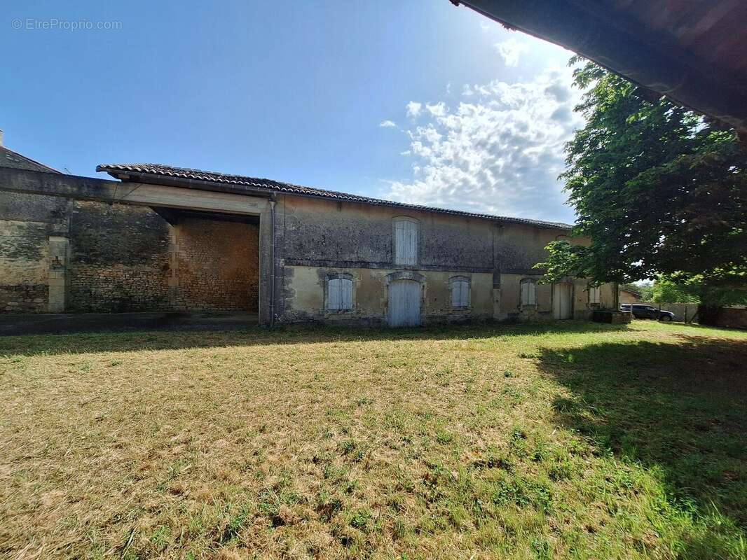 Maison à LOUZAC-SAINT-ANDRE