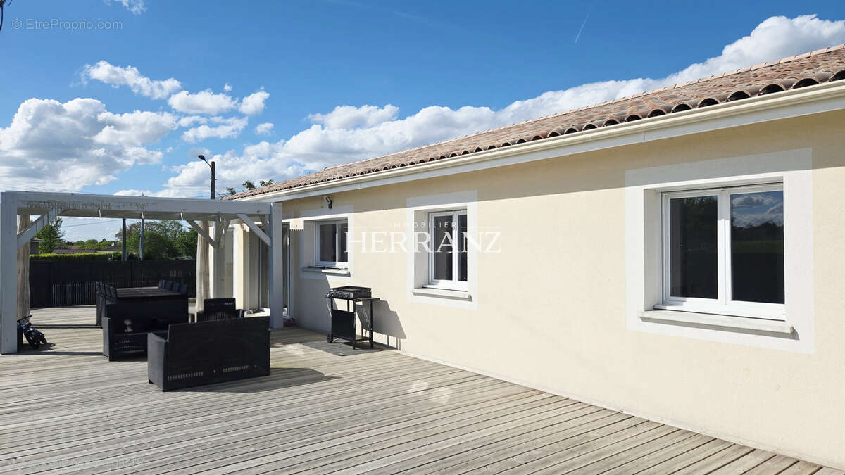 Maison à RAUZAN