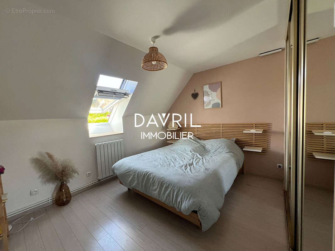 Maison à CHANTELOUP-LES-VIGNES