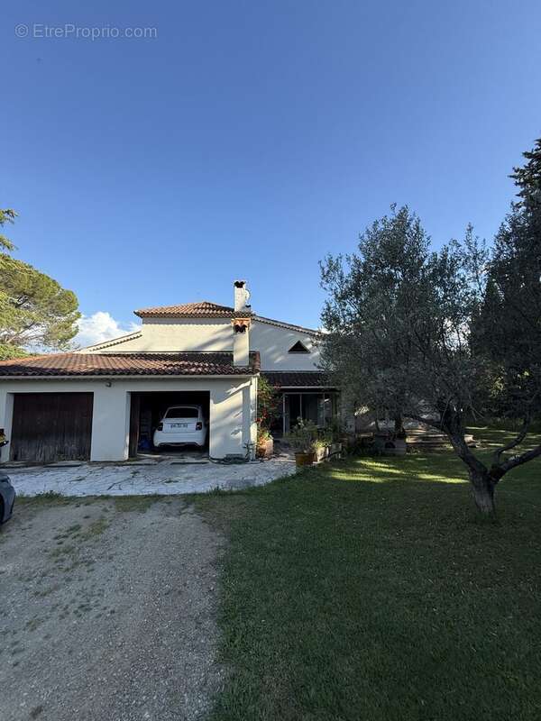 Maison à VILLECROZE