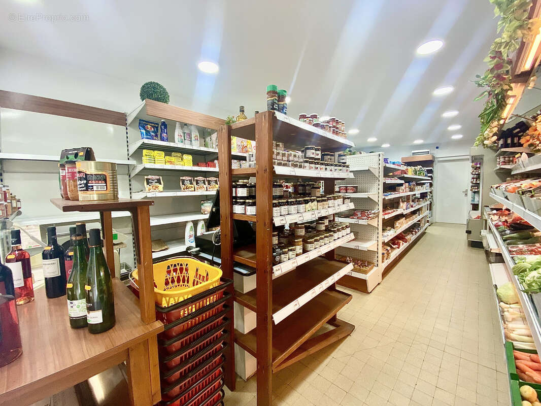 Fonds de commerce épicerie au centre ville de Saint Jean Pied de Port - photo 2