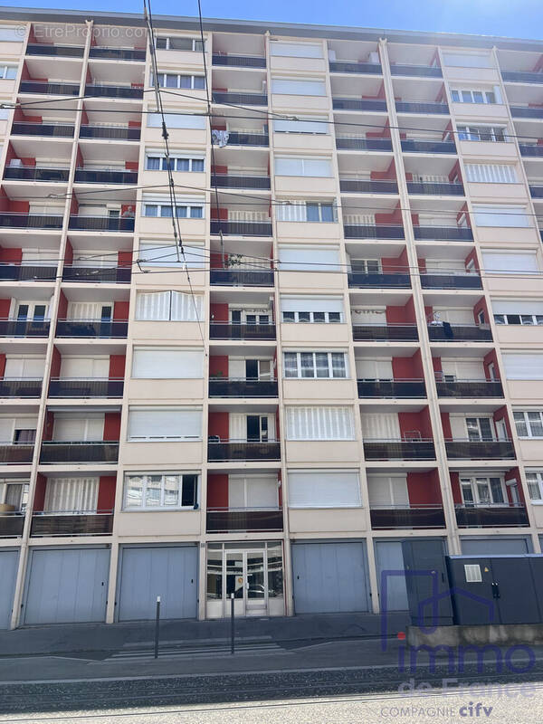 Appartement à SAINT-ETIENNE