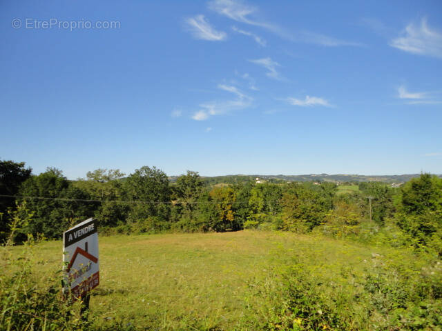 Terrain à SAINT-CYR-LA-ROCHE