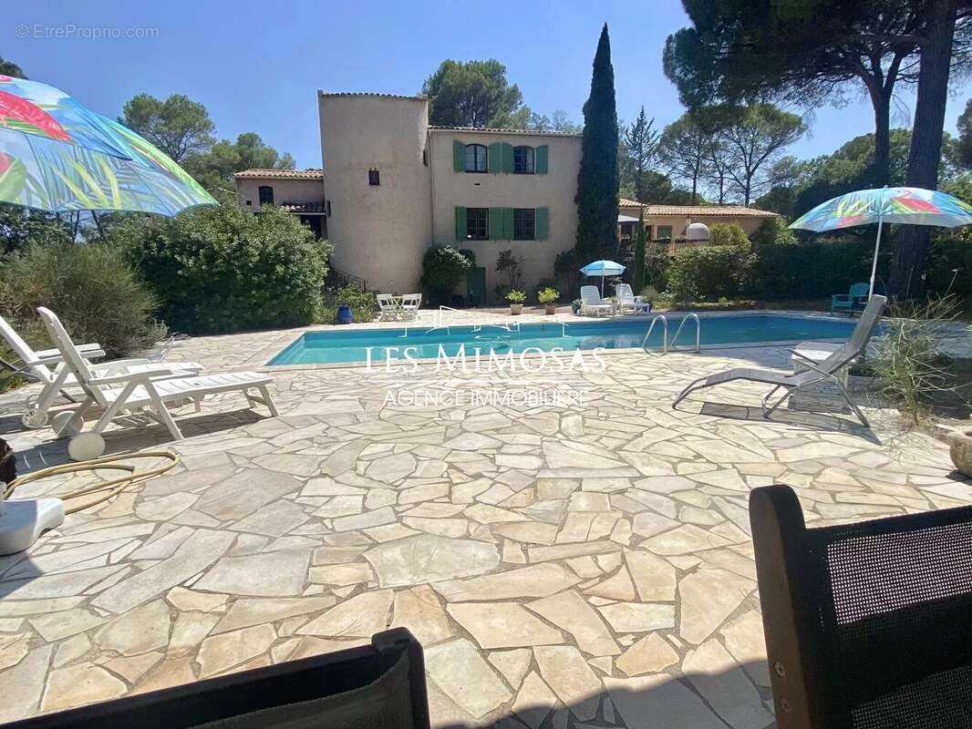 Maison à ROQUEBRUNE-SUR-ARGENS